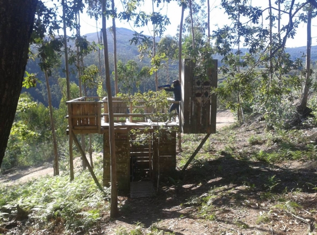 Torre en campo de paintball